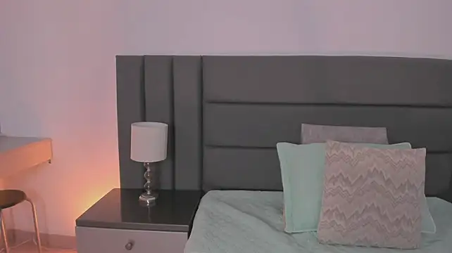 AnnaBroooks' Live XXX Chat