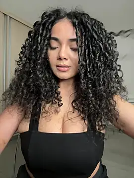 Curlyierr's Live XXX Chat