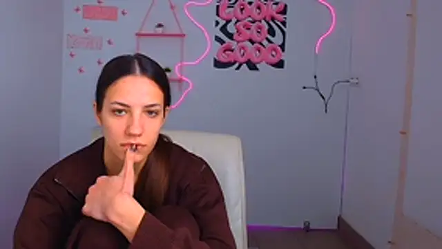 XXX chat uživo modela Dana_Joy_