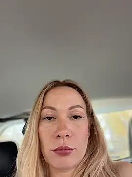 LavenderHot's Live XXX Chat