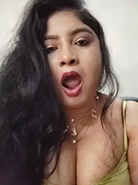 hornyriyanka's Live XXX Chat