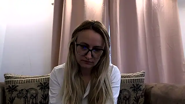 Chatroom XXX en direct de Nataly_Rosy