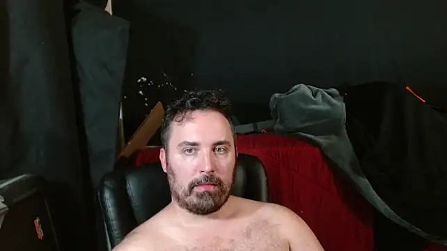 Metalstud élő XXX-chatje