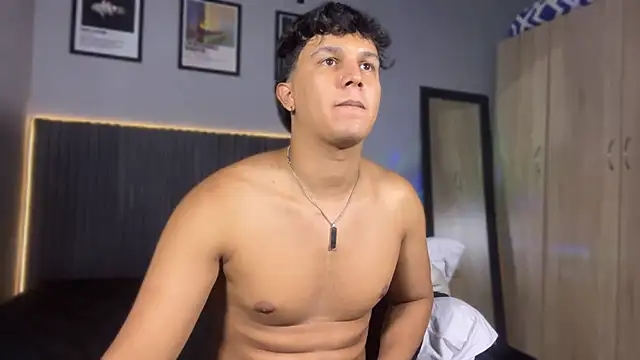 Leo_Savage_n Webbikameraesitys