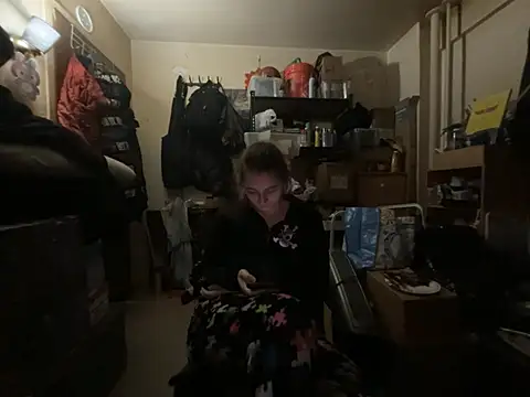 Snowbunnycake_131's Live XXX Chat