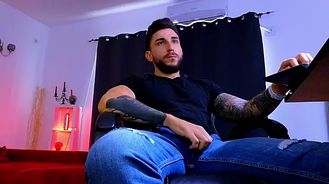 MightyAaron66 Live XXX-chat
