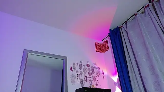 צ'אט XXX בשידור חי של savanah_red