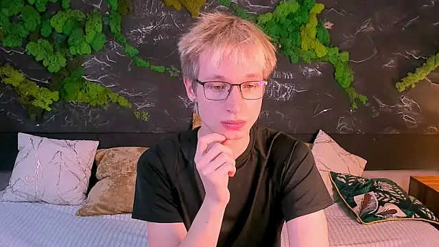 ADRIAN_LUKSのライブXXXチャット