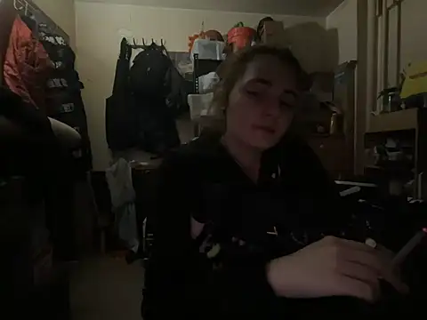 Snowbunnycake_131's Webcam Show