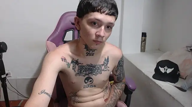 nick_boystraight Chat XXX in diretta