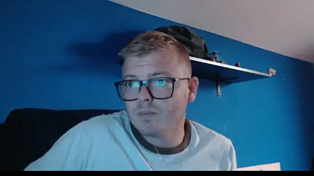 blondeboy92 webcam show