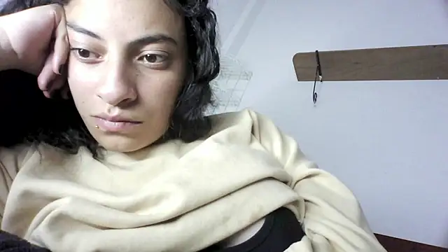 Chat XXX en directo de KiraVelveet