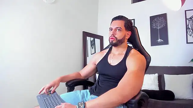 Justin_kingX7 élő XXX-chatje