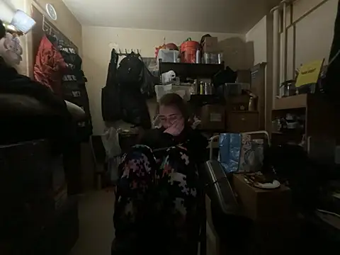 Snowbunnycake_131 Шоу с уебкамера