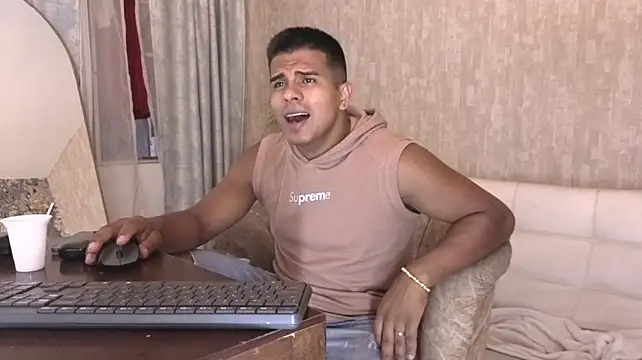 XXX chat uživo modela Hunter_master