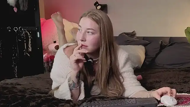 ShowmeYourfetish Adlı Modelin Canlı XXX Sohbeti