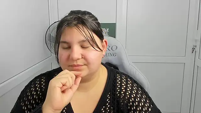 PhoenixFly's Live XXX Chat