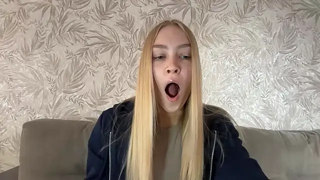 blondegirl2026's Live XXX Chat