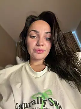 BiteMeSarah's Live XXX Chat