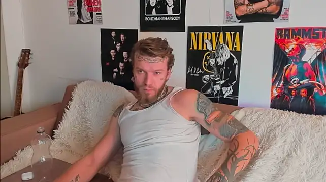 Huntall77 Adlı Modelin Canlı XXX Sohbeti