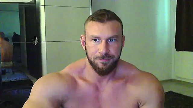 צ'אט XXX בשידור חי של muscularkevin