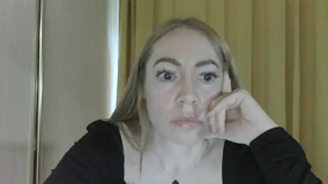 LensyTourels' Live XXX Chat