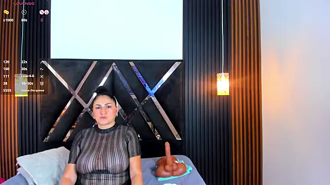 carlota_curvy's Live XXX Chat