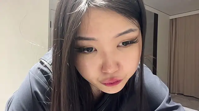 EffieCupples live XXX chat