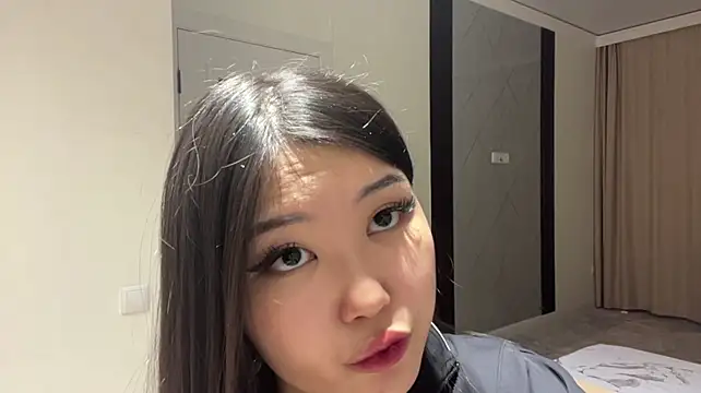 EffieCupples live XXX chat