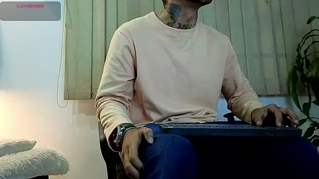 צ'אט XXX בשידור חי של MR_EITHAN