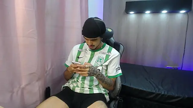 دردشة Tayson_Hot الجنسية المباشرة