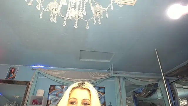 Chat XXX en directo de ADRIANNA_FOX