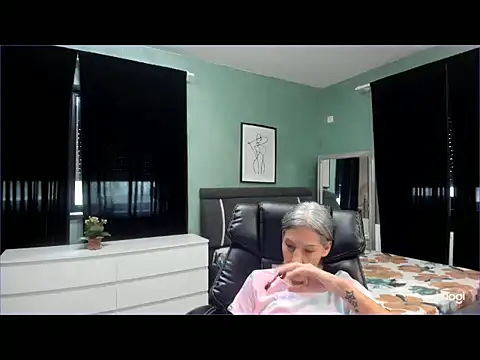 LexxxyDiamondn Live XXX chat