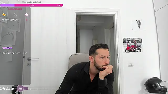 ZackFraser's Live XXX Chat