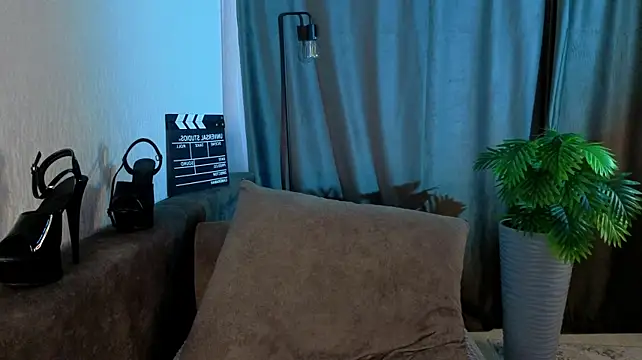 calithra's Live XXX Chat