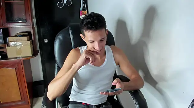 AlphaMarco live XXX chat