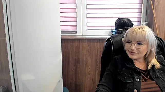 EllaWhisper's Live XXX Chat