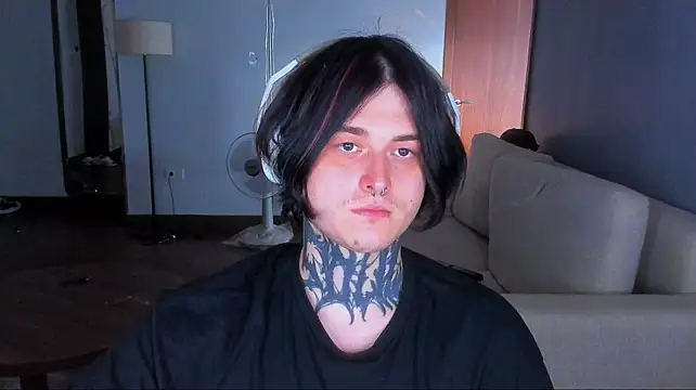 צ'אט XXX בשידור חי של _torfin_
