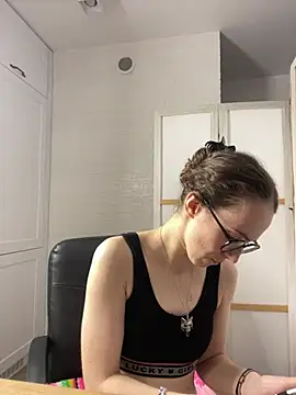 MartiniiSelenna's Live XXX Chat