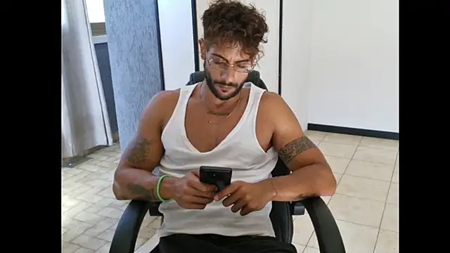 ItalianShadow Live XXX Chat