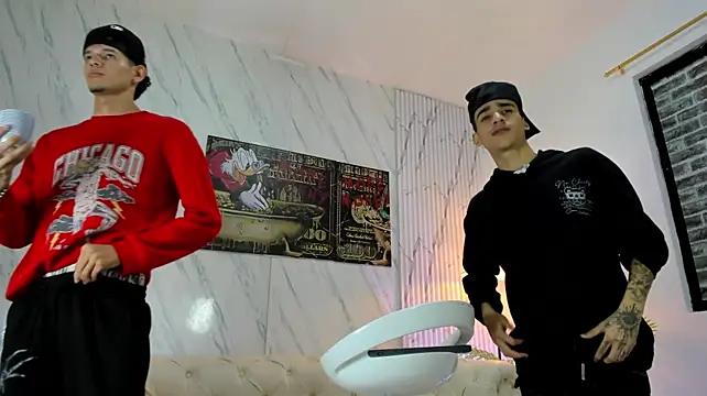 צ'אט XXX בשידור חי של COOL_BOYS2