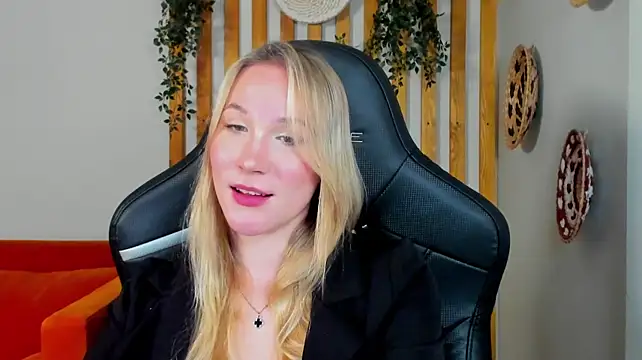 ElaraVoltage's Live XXX Chat