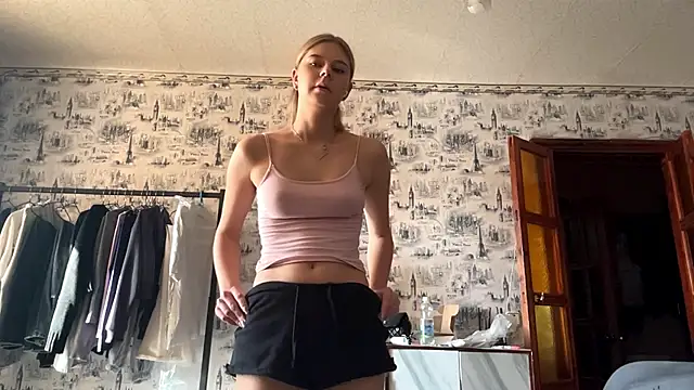 HoneysPiee Adlı Modelin Canlı XXX Sohbeti