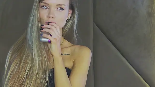 MarilynNova Live XXX-Chat