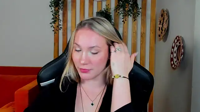 ElaraVoltage Chat XXX in diretta