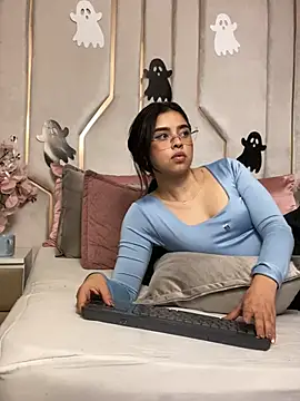 Chat +18 de CristalLxr ao vivo