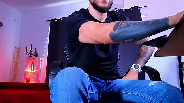 MightyAaron66 Adlı Modelin Canlı XXX Sohbeti