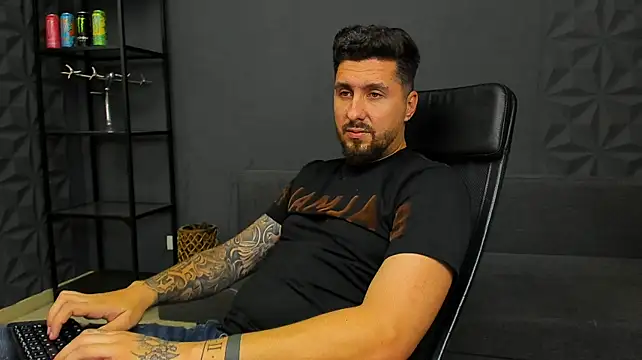 LoganStroud's Live XXX Chat