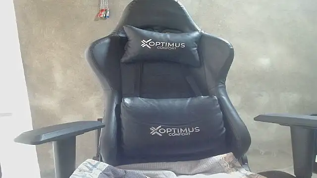 Larry-n-clouds' Live XXX Chat