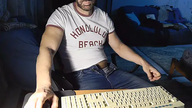 צ'אט XXX בשידור חי של TebaldHot